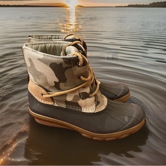 Sperry Camouflage and Brown Duck Rain Boots Sz 6 - Picture 3 of 7